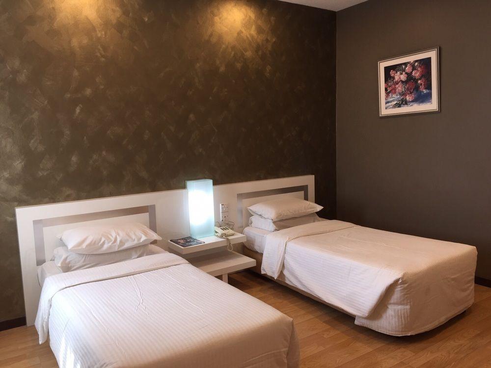 Oyo 232 The Suraya Hotel Куантан Екстер'єр фото