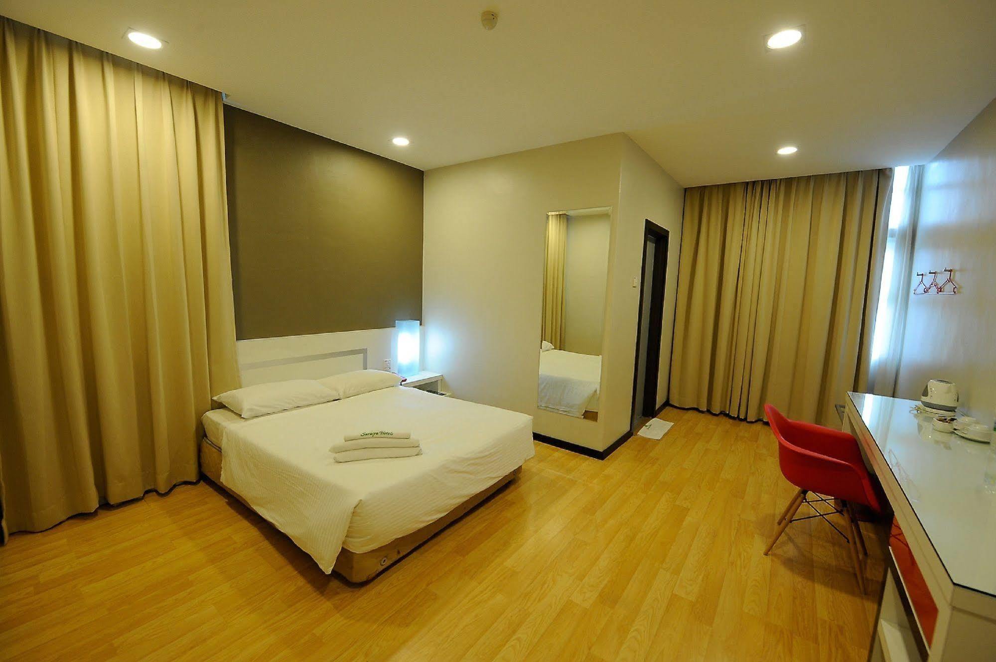 Oyo 232 The Suraya Hotel Куантан Екстер'єр фото